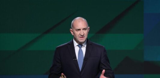 „Месия от военновъздушните сили като български премиер“: Какво пишат австрийските медии за Радев