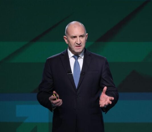 „Месия от военновъздушните сили като български премиер“: Какво пишат австрийските медии за Радев