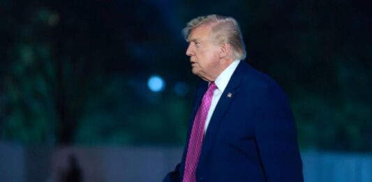 Тръмп: Блокадата, която няма да вдигнем, докато не бъде сключено споразумение, напълно унищожава Иран