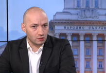 Димитър Ганев: Парадокс – по-висок резултат за Радев оставя потенциалните му партньори извън НС