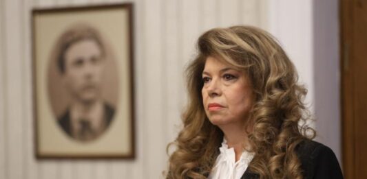 На крачка от редовен кабинет: Президентът връчва първия мандат за съставяне на правителство