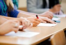Подкрепа, не напрежение: Как изпитите да не се превърнат в кошмар за децата