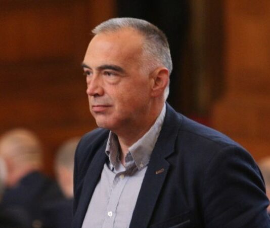 Кутев: Депутатите да замразят заплатите си като морален акт в икономическа криза