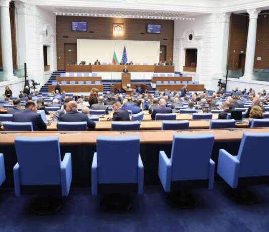 Три средни заплати: „Прогресивна България“ предлага промени в депутатските възнаграждения