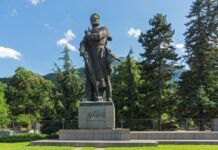 На 2 юни България свежда глава пред Ботев, Левски и загиналите за свободата на страната ни