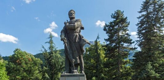 На 2 юни България свежда глава пред Ботев, Левски и загиналите за свободата на страната ни