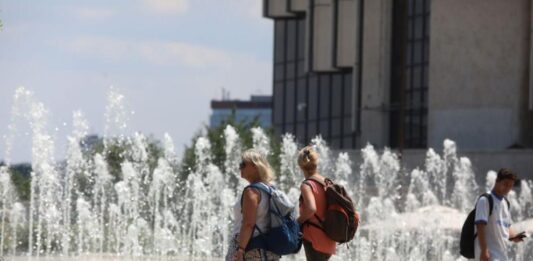 Слънчево и горещо с кратки превалявания следобед