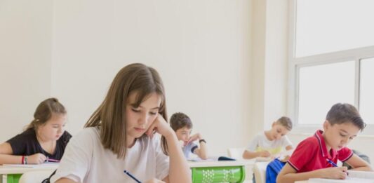 Четвъртокласниците се явяват на изпит по математика