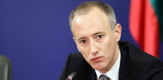 Кр. Вълчев: Донев да разпореди възстановяването на средствата по бюджетите на държавните училища