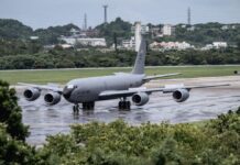 KC-135 Stratotanker пристига на авиобаза „Безмер“: Какво може „летящата бензиностанция“ на САЩ