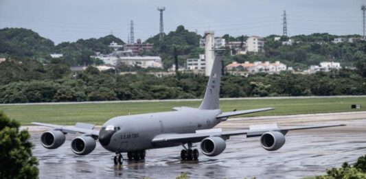 KC-135 Stratotanker пристига на авиобаза „Безмер“: Какво може „летящата бензиностанция“ на САЩ