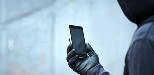Бъдете внимателни: Измамници се представят за полицаи и плашат с източени банкови сметки