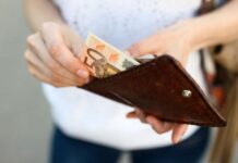 Правителството и социалните партньори се договориха за нов модел на минималната заплата от 2027 г.