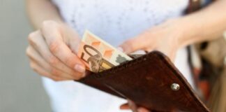 Правителството и социалните партньори се договориха за нов модел на минималната заплата от 2027 г.