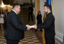 Посланикът на България в Украйна Златин Кръстев връчи акредитивните си писма на Зеленски