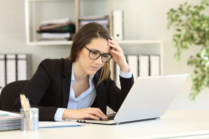 991-ratio-zhena-laptop-ofis
