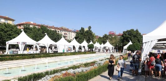 „Алея на книгата“ 2026: срещи с автори, автографи и кауза за четене в София
