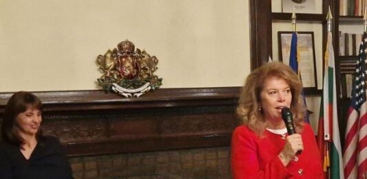 Президентът Илияна Йотова се обяви за създаване на Български културен институт