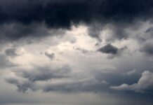 Времето се обръща: Валежи обхващат страната, в планините ще вали сняг