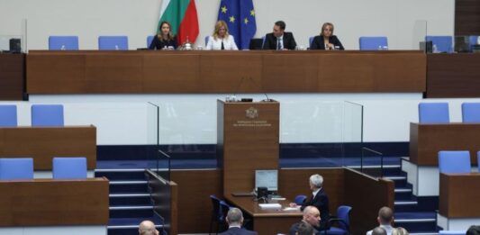 Заседанието на Народното събрание започва по-рано с блицконтрол