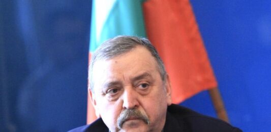 Проф. Кантарджиев с три златни правила за защита от есенните вируси