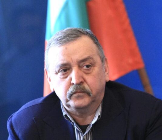 Проф. Кантарджиев с три златни правила за защита от есенните вируси