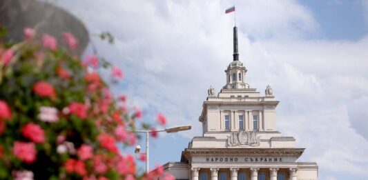 Изтича срокът за подаване на документите на партии и коалиции за президентския вот