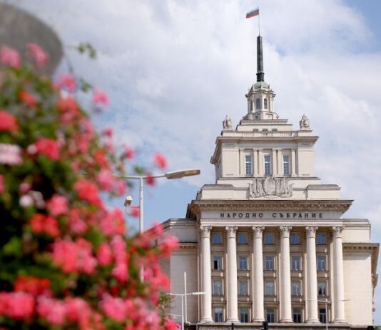 Изтича срокът за подаване на документите на партии и коалиции за президентския вот