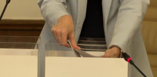 ЦИК: Жребий ще реши кой пръв ще направи обръщение към народа – Йотова или Гюров