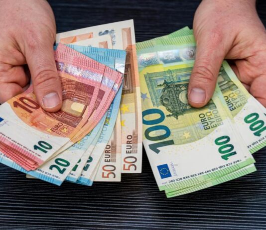 Правителството предлага 660 евро минималната работна заплата от 1 януари 2027 година