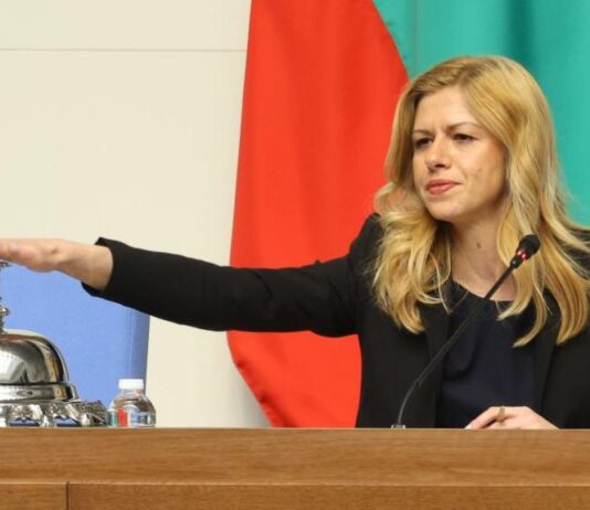 ГЕРБ събира подписи за оставката на Михаела Доцова и за извънредно заседание на НС